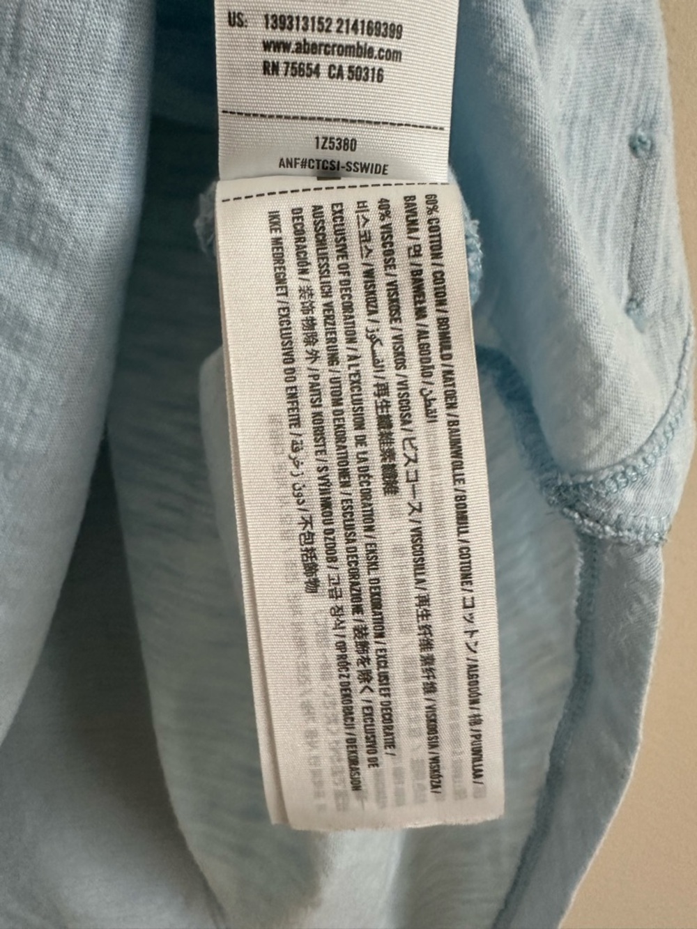 A&F V-Neck - Picture 5 of 5